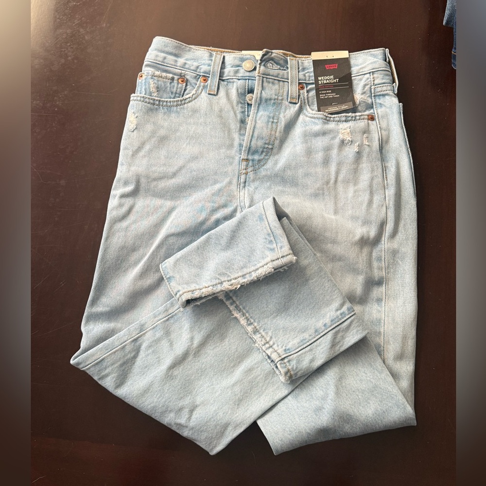 Levi's Premium Wedgie Straight Light Denim Size 24